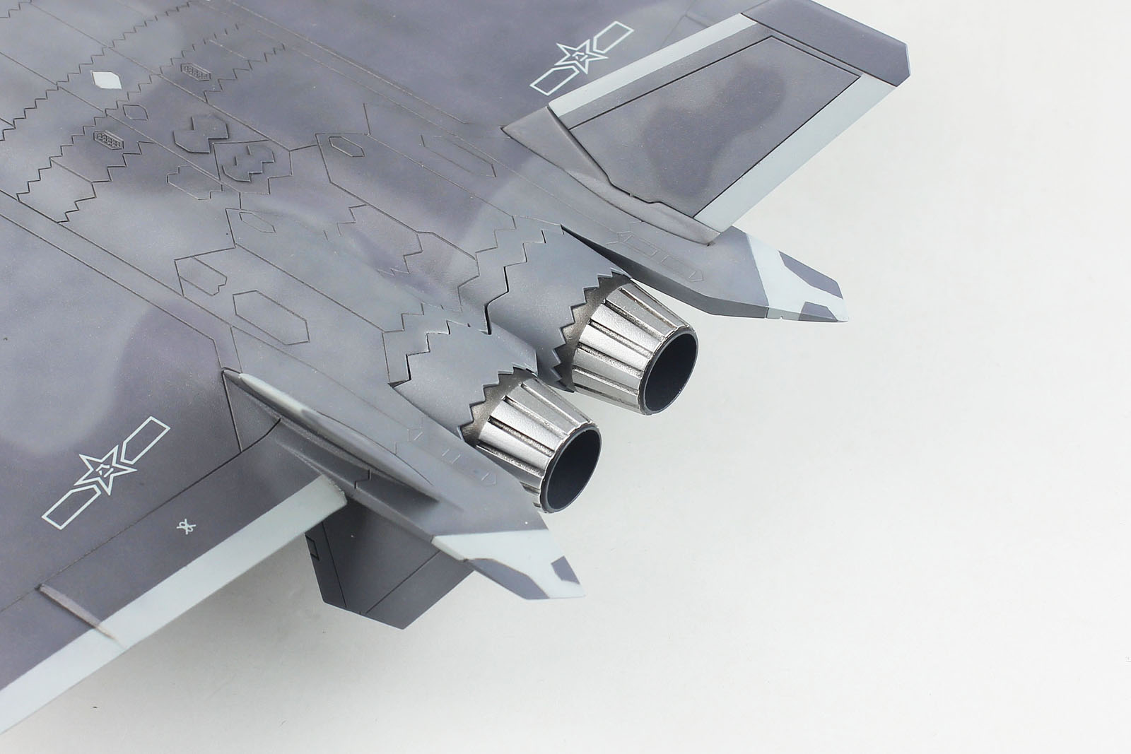 1/72 Chinese J-20 "Mighty Dragon" (in Service) - Click Image to Close
