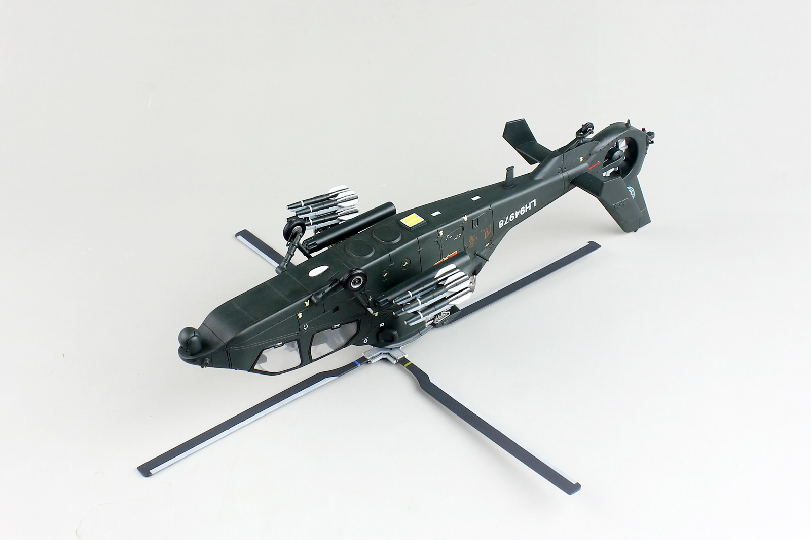 1/72 PLA Army Z-19 "Black Whirlwind" Attack Helicopter - Click Image to Close