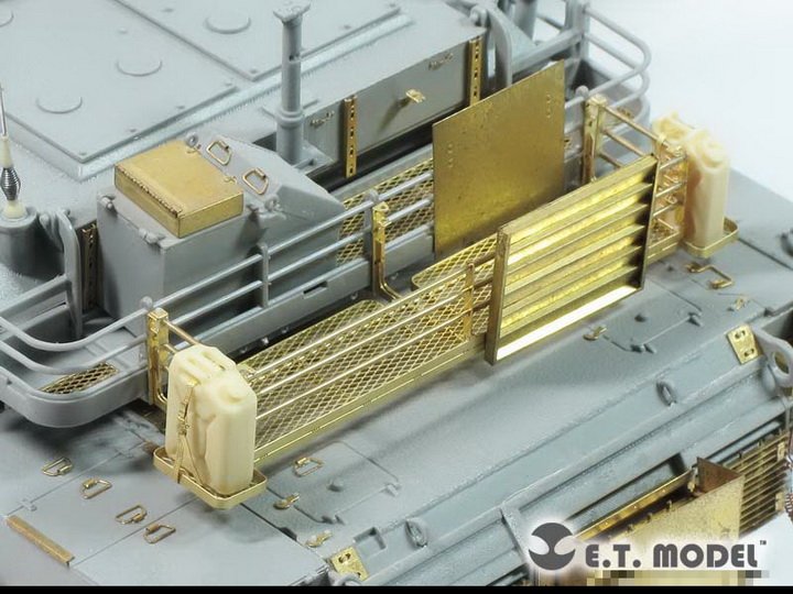 1/35 Modern US Army M1A1/A2 Bustle Rack Extension - Click Image to Close