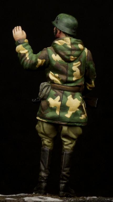 1/35 WWII Hungarian Airborne Assault NCO - Click Image to Close