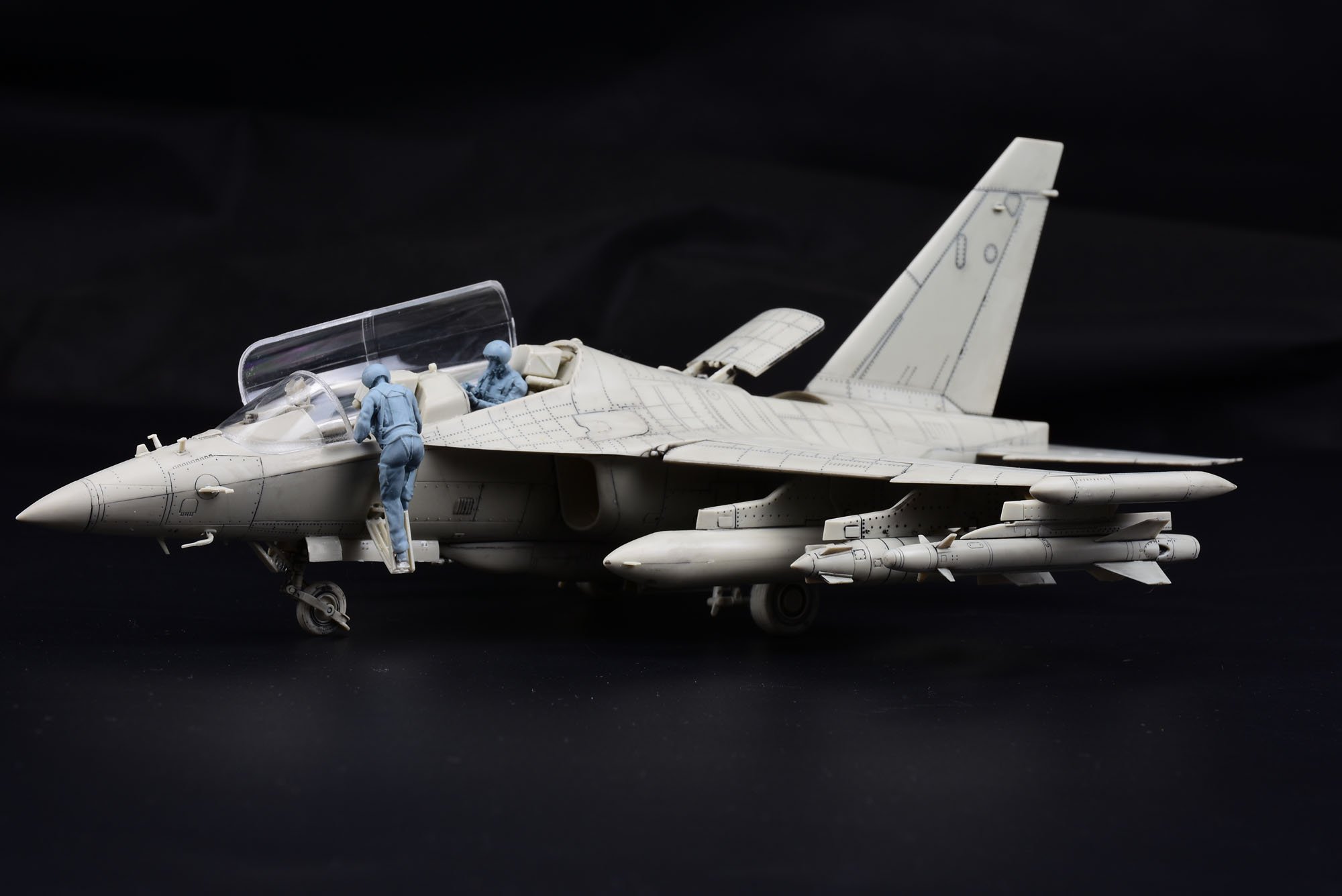 1/48 Russian Yak-130 - Click Image to Close
