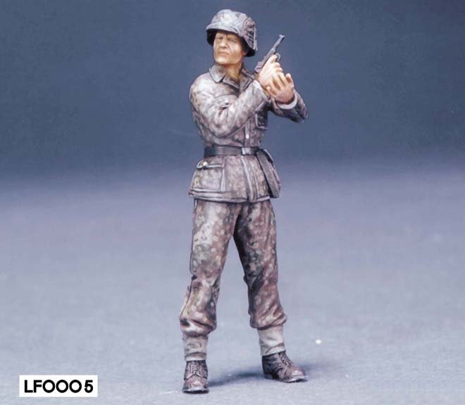 1/35 WWII German Waffen SS Tank Crew #2 - Click Image to Close