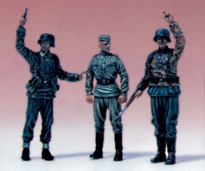 1/35 WWII German SS Infantry & Russian POW - Click Image to Close