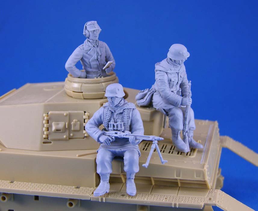 1/35 German Tank Crew and Riders Set - Click Image to Close