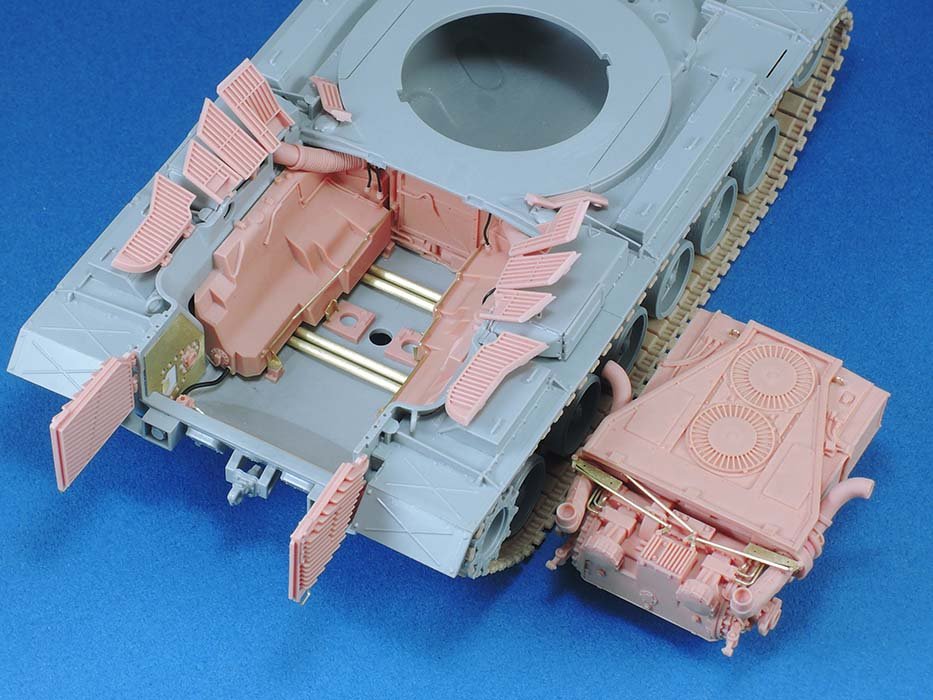1/35 AVDS-1790 Engine & Compartment Set #2 for Dragon M48/M60 - Click Image to Close