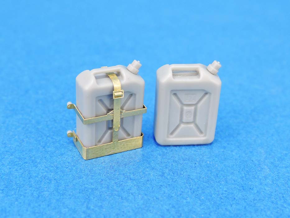 1/35 IDF 20L Water Can w/Holder Set (10ea) - Click Image to Close