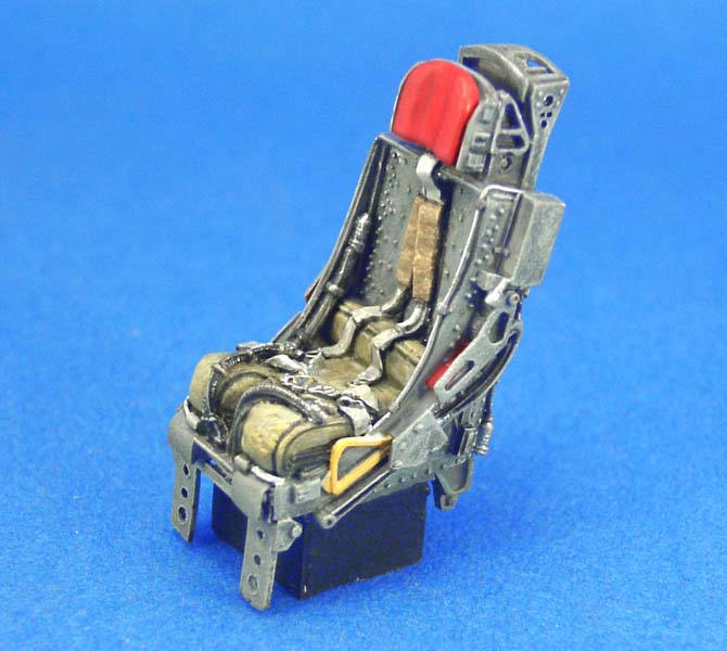 1/32 F-105 Seats Set with Seat Belt (2ea) - Click Image to Close