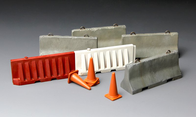 1/35 Concrete & Plastic Barrier Set - Click Image to Close