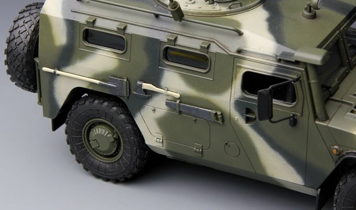 1/35 Russian Armored High-Mobility Vehicle GAZ-233014 STS Tiger - Click Image to Close