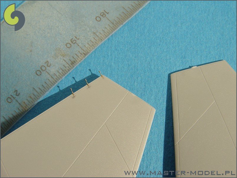 1/72 Static Dischargers for Sukhoi Jets (12 pcs + 2 spare) - Click Image to Close