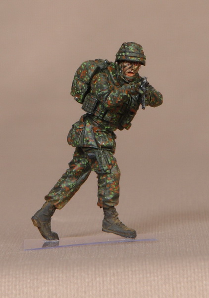 1/35 Modern German Navy "SEK M". Medic of Special Ops - Click Image to Close