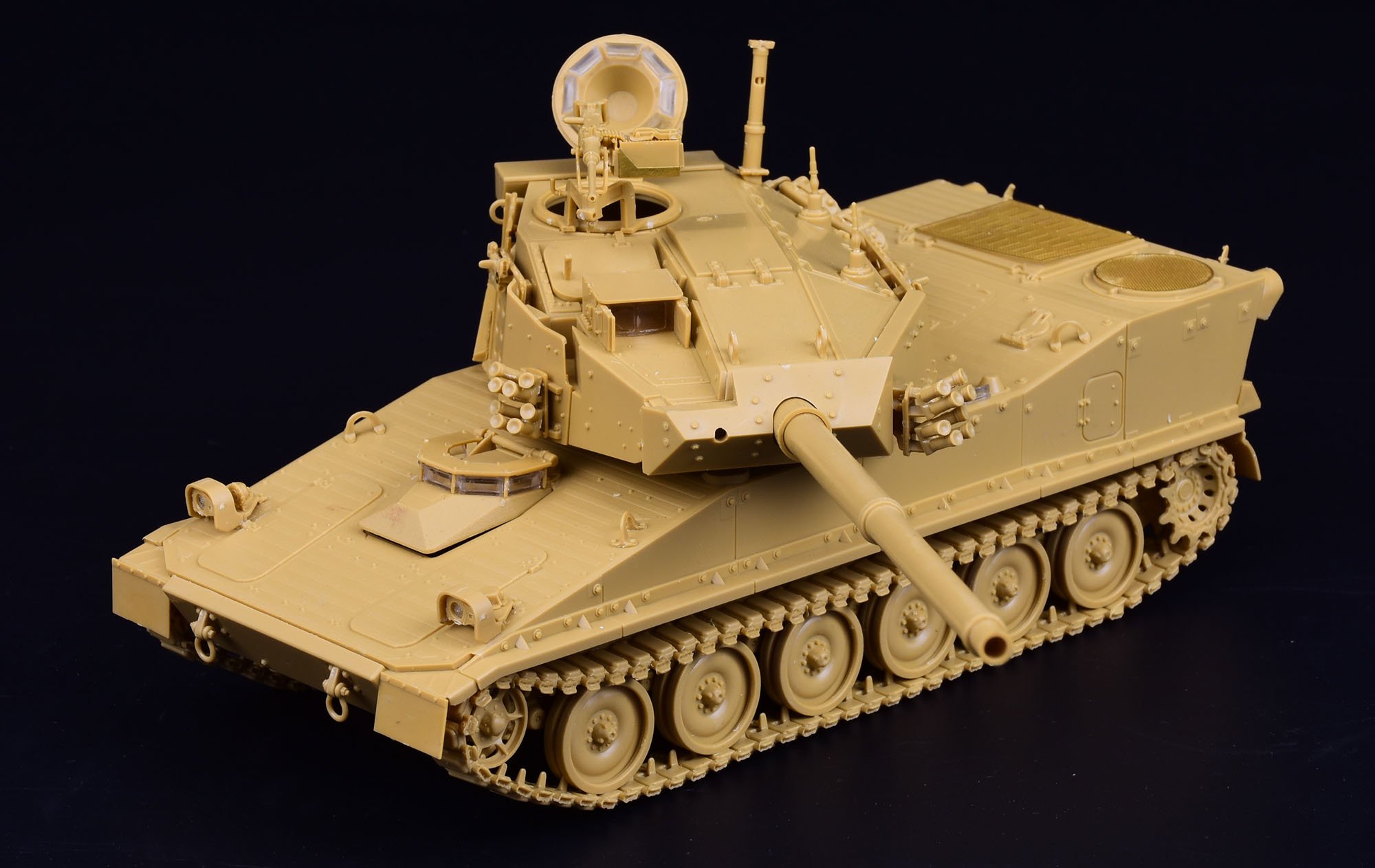 1/35 M8 Armored Gun System - Click Image to Close