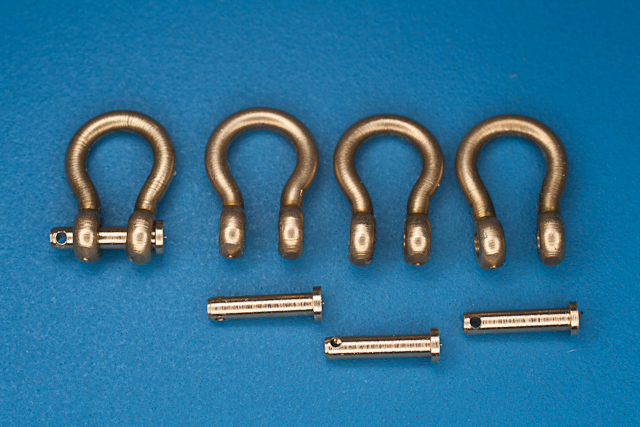 1/35 Shackles for Military Vehicles (H8.6 x D6mm, 4 pcs) - Click Image to Close