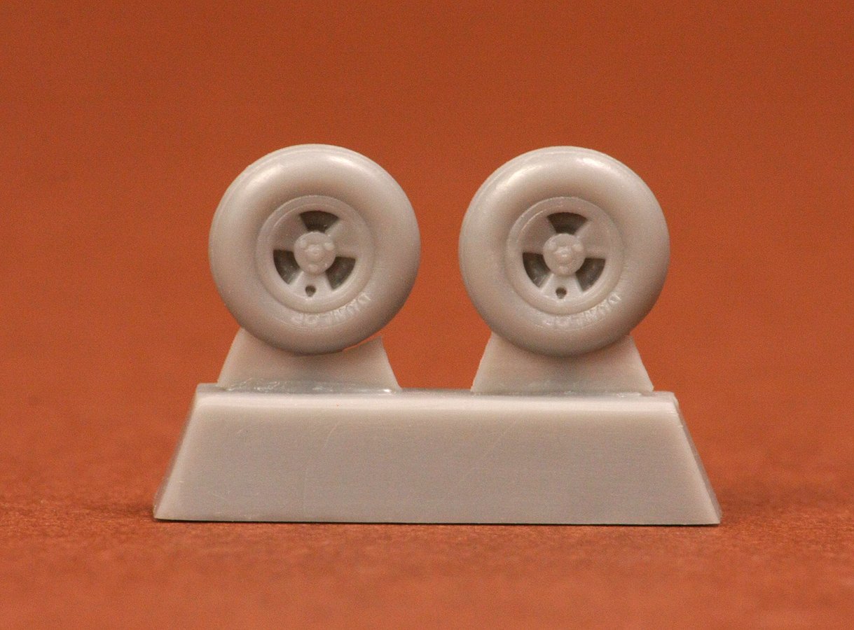 1/72 Spitfire Wheel Set (3-Spoke with Radial Tread) - Click Image to Close