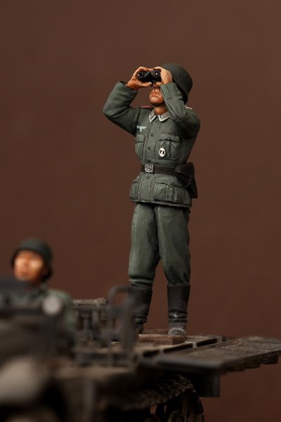 1/35 German Anti-Aircraft Feldwebel - Click Image to Close