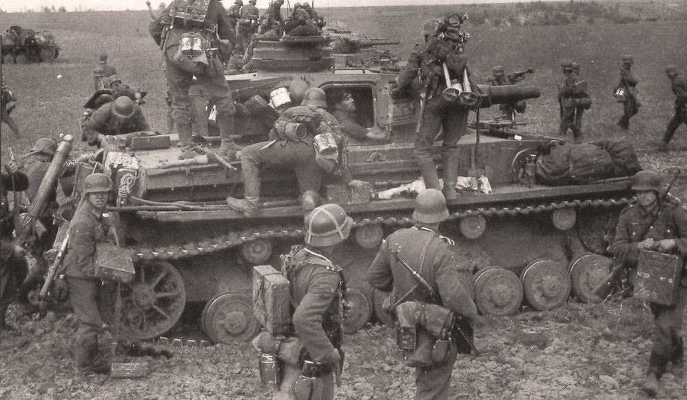 1/35 German 8cm Mortar Crew, 1939-44 (4 Figures) - Click Image to Close