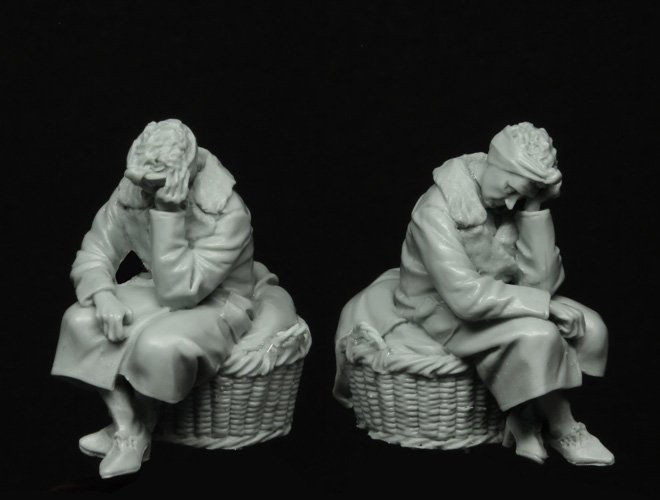 1/35 Refugee Woman #1 - Click Image to Close