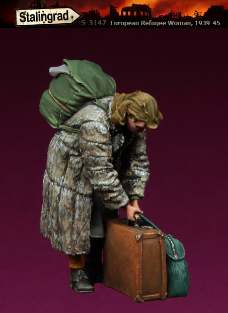 1/35 Refugee Woman #2 - Click Image to Close
