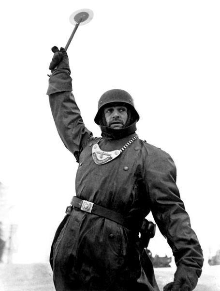 1/35 WWII German Feldgendarm 1941 - Click Image to Close