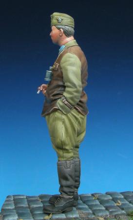 1/35 WWII Hungarian Panzer Officer - Click Image to Close
