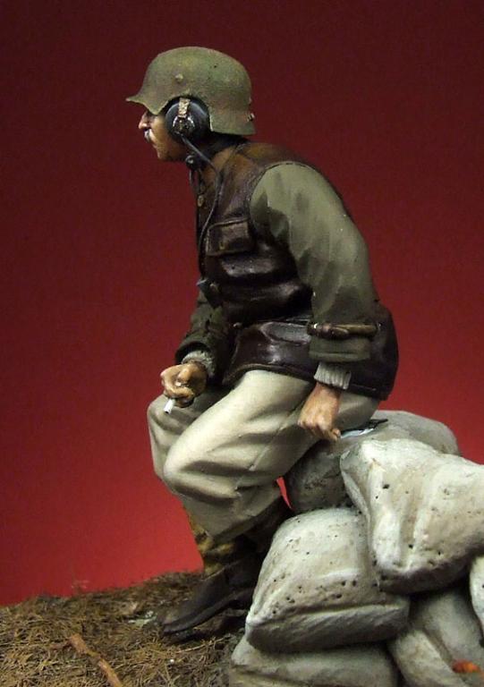 1/35 WWII Hungarian Motorized Artillery Officer - Click Image to Close