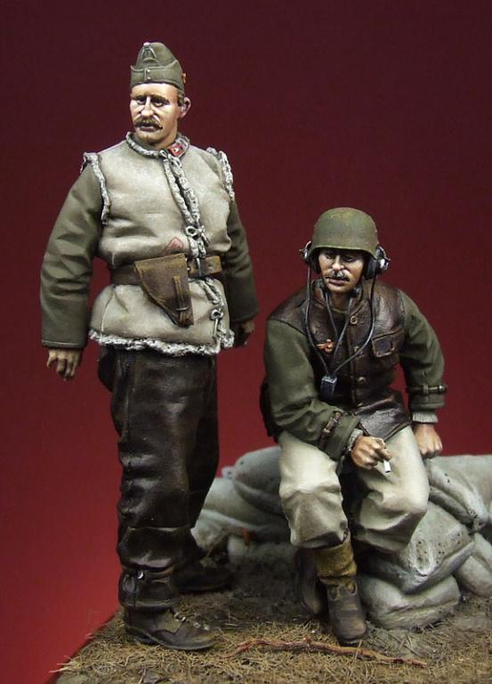 1/35 WWII Hungarian Motorized Artillery Officer & NCO - Click Image to Close