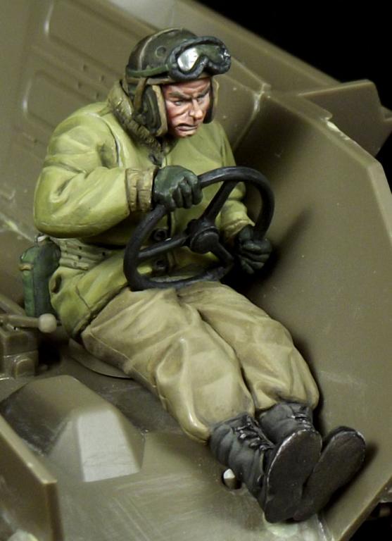 1/35 WWII US M8/M20 Driver - Click Image to Close