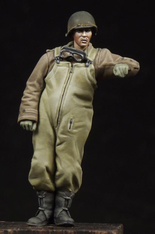 1/35 WWII US M8 Greyhound Crewman (to Tower) - Click Image to Close