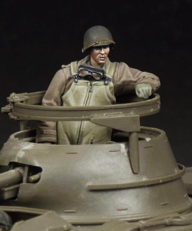 1/35 WWII US M8 Greyhound Crewman (to Tower) - Click Image to Close