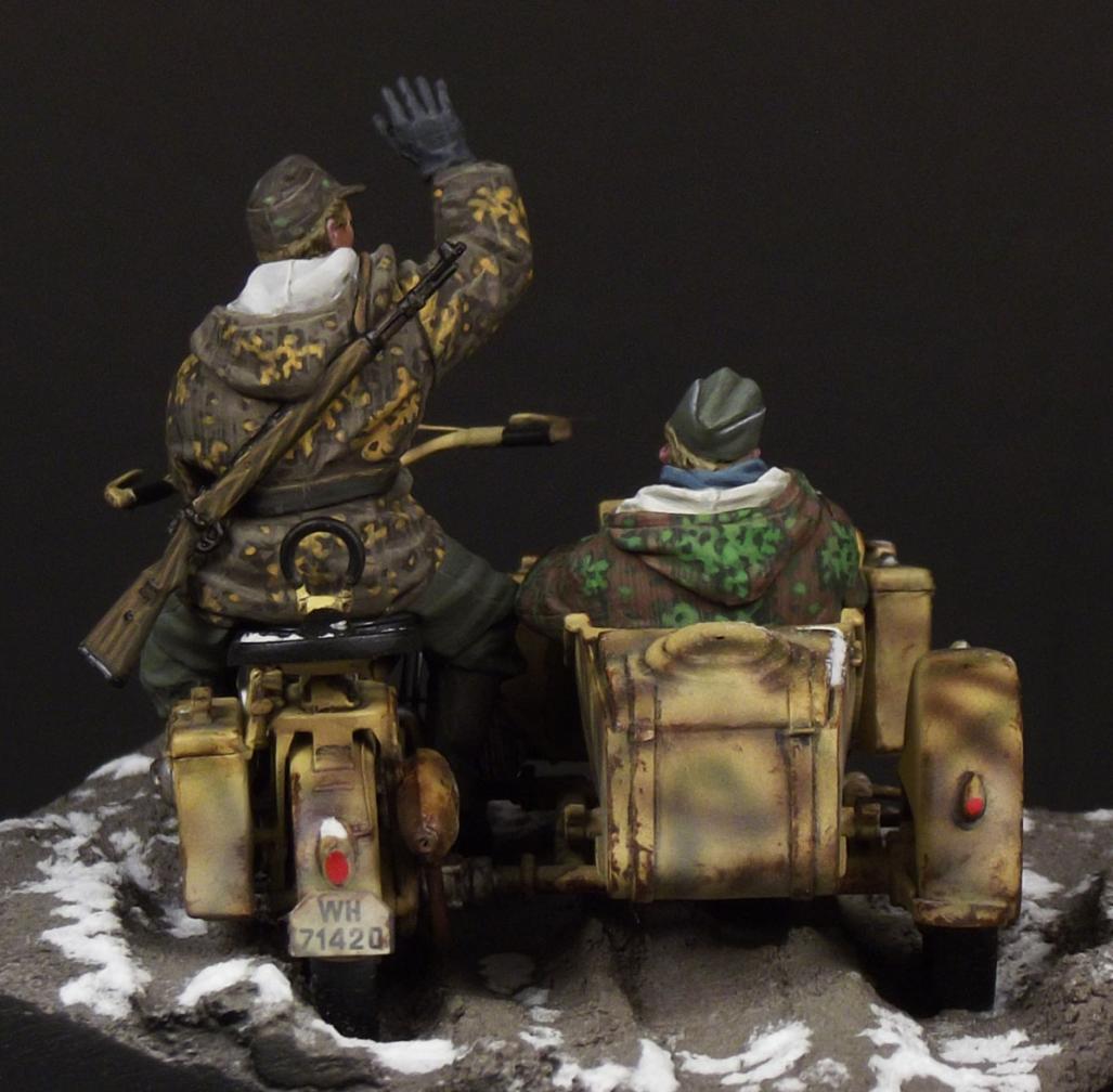 1/35 WWII German Motorcycle Crew - Click Image to Close
