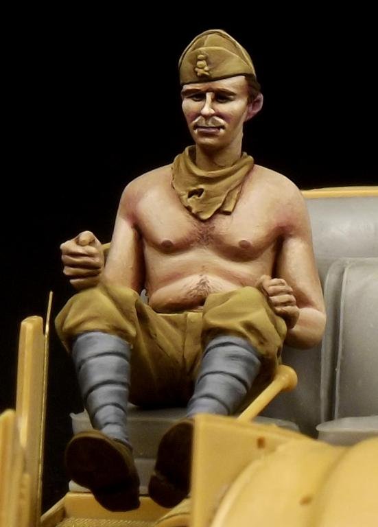 1/35 WWII Italian Driver in Africa for 508 CM Coloniale - Click Image to Close