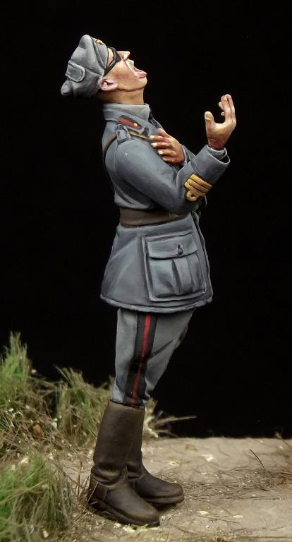 1/35 WWII Italian Officer Singing #2 - Click Image to Close