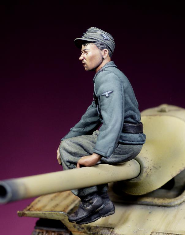 1/35 WWII German Waffen SS/Heer Tank/SPG Crewman #1 - Click Image to Close