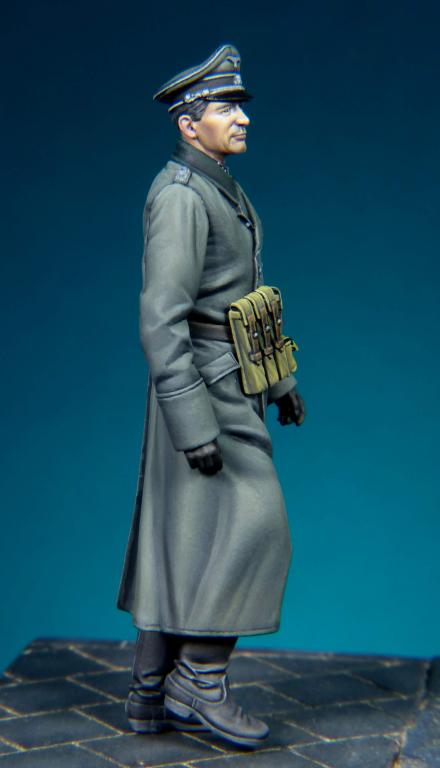 1/35 WWII German Waffen-SS Officer - Click Image to Close