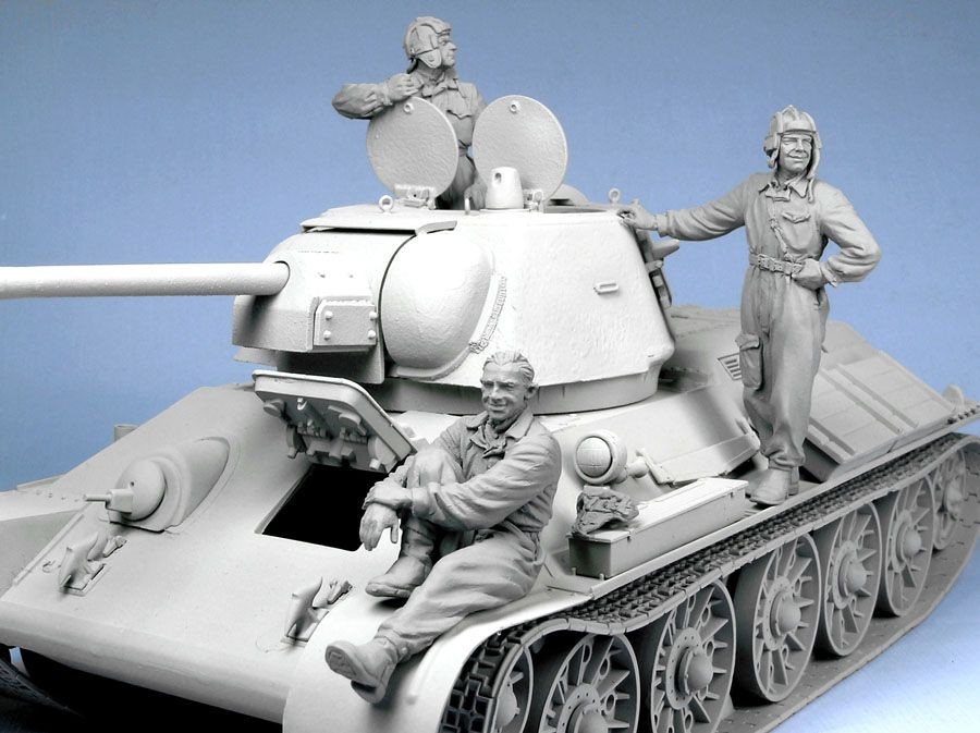 1/35 Soviet Tank Crew, Summer 1943-45 - Click Image to Close