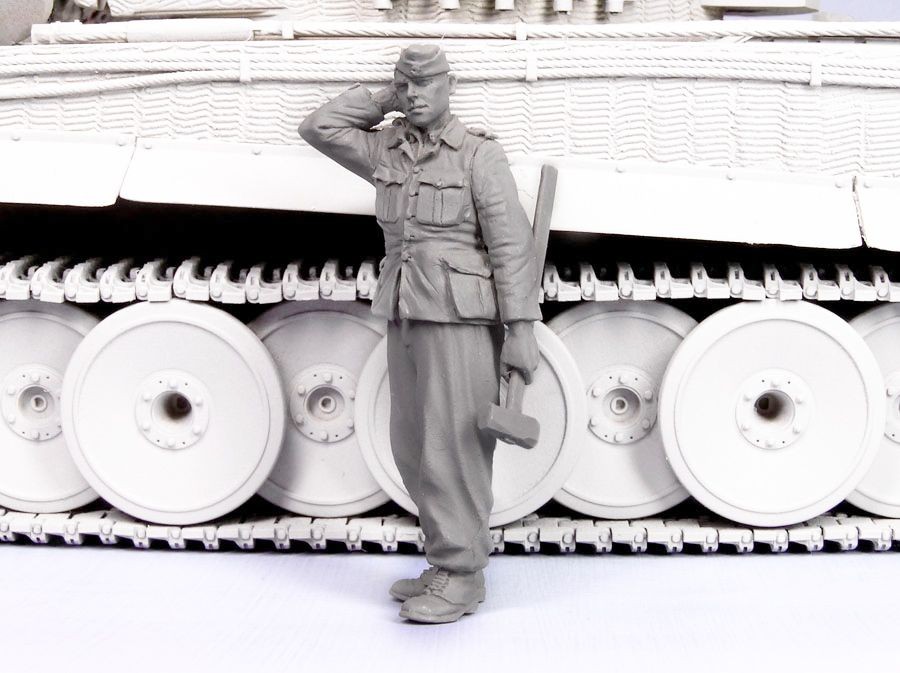 1/35 German Tank Crewman 1942-45 - Click Image to Close