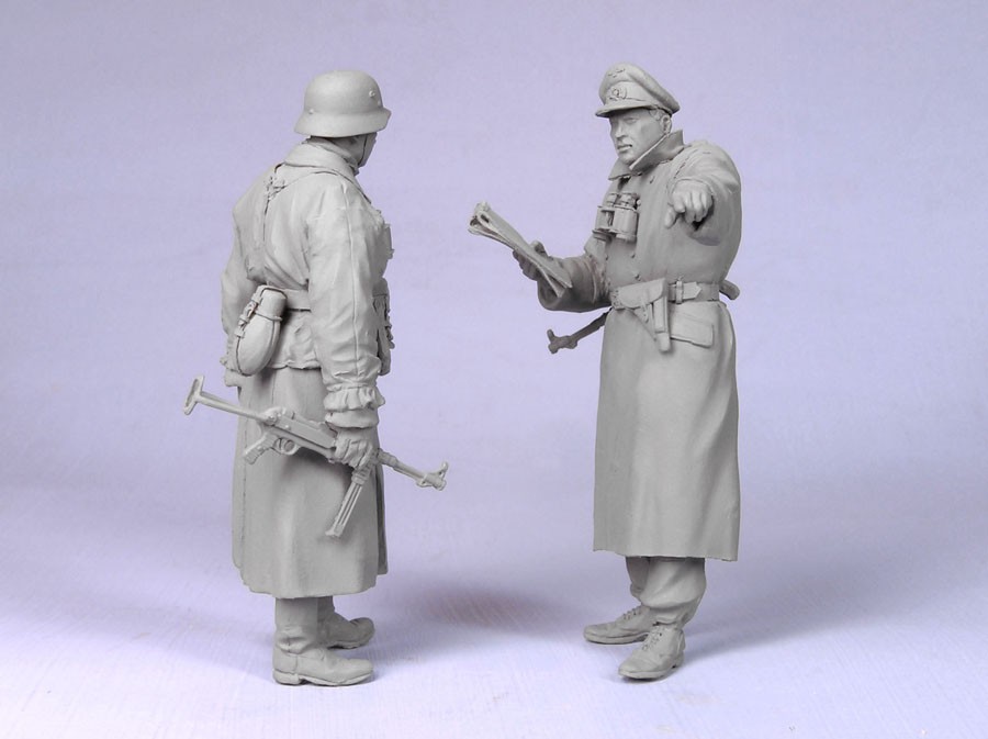 1/35 German Tank Officer & SS Officer, Winter 1941-43 - Click Image to Close
