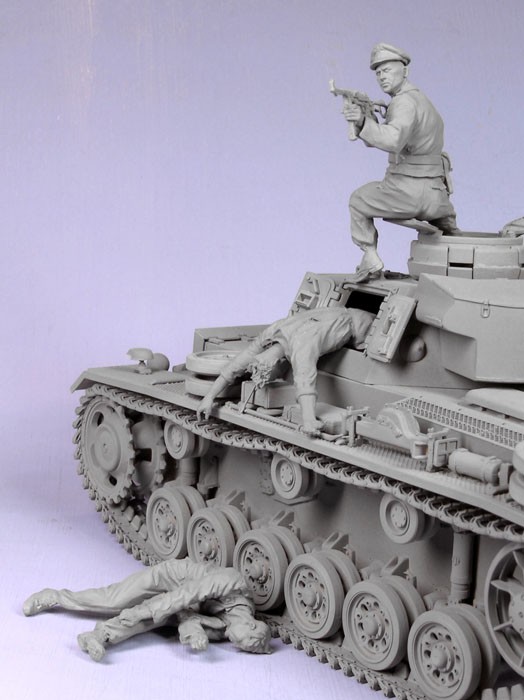 1/35 Escaping German Tank Crew #1, Summer 1941-44 - Click Image to Close