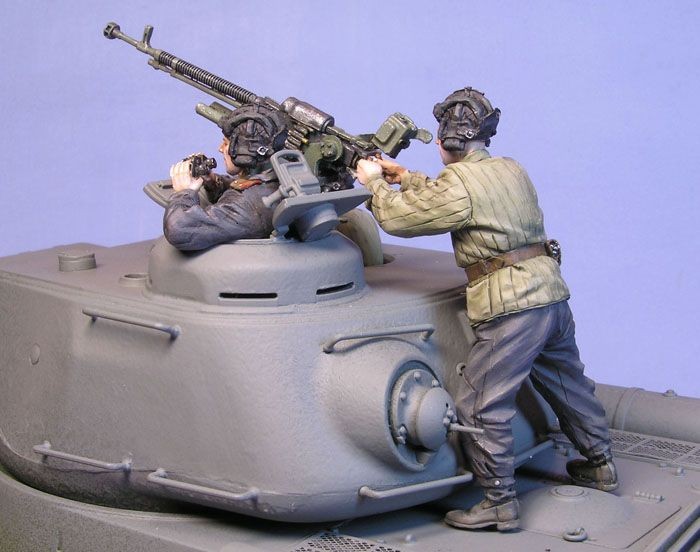 1/35 Soviet Tank Crew with DShK in Combat, Summer 1944-45 - Click Image to Close