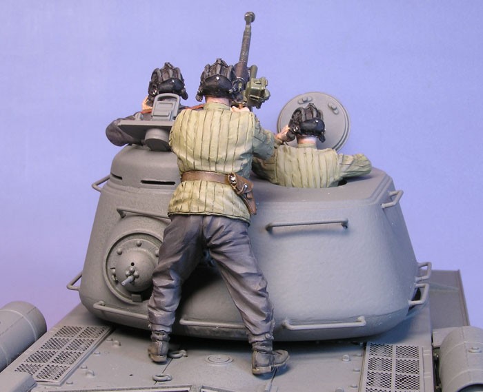 1/35 Soviet Tank Crew with DShK in Combat, Summer 1944-45 - Click Image to Close
