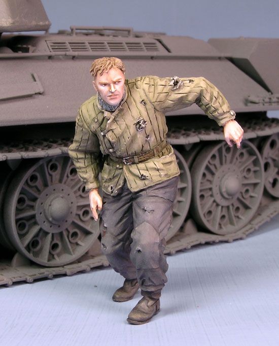 1/35 Escaping Soviet Tank Crew #1, Winter 1942-45 - Click Image to Close