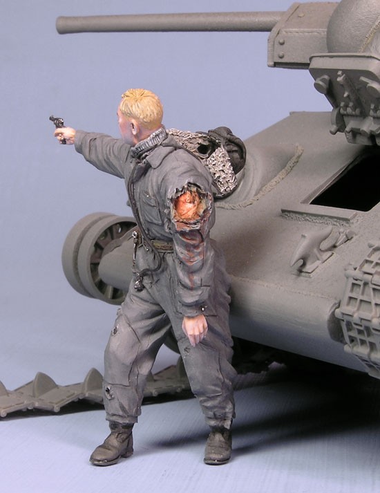 1/35 Escaping Soviet Tank Crew #1, Winter 1942-45 - Click Image to Close