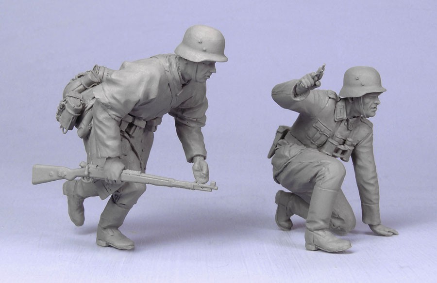 1/35 German Officer and Infantryman, Summer 1939-43 - Click Image to Close