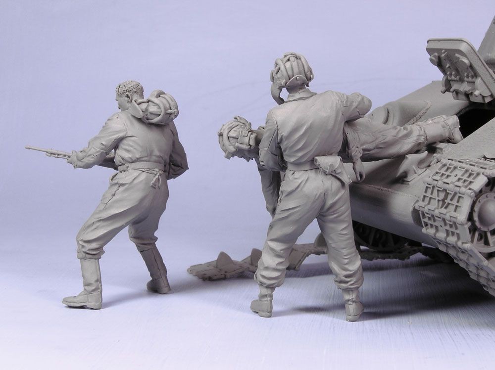 1/35 Escaping Soviet Tank Crew, Summer 1941-43 - Click Image to Close