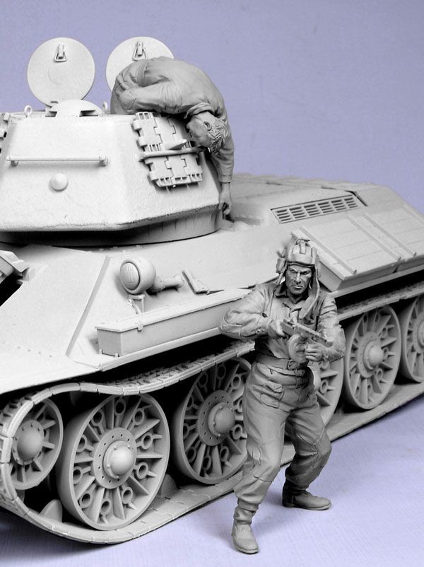 1/35 Escaping Soviet Tank Crew #2, 1943-45 - Click Image to Close