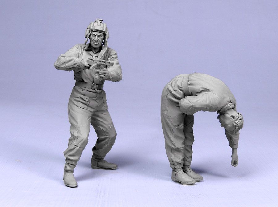 1/35 Escaping Soviet Tank Crew #2, 1943-45 - Click Image to Close
